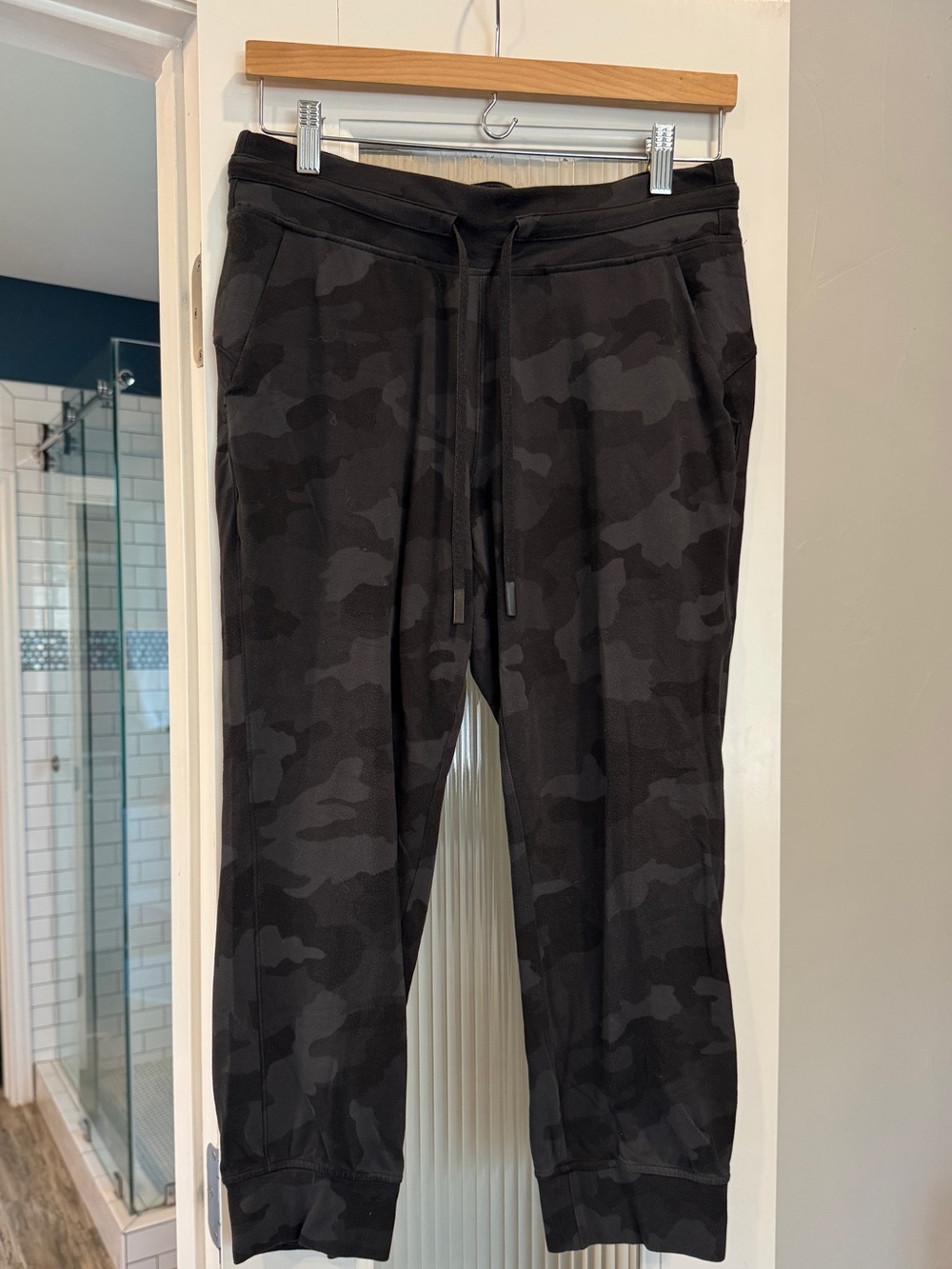 Lululemon Black Camo Drawstring Joggers Size 8